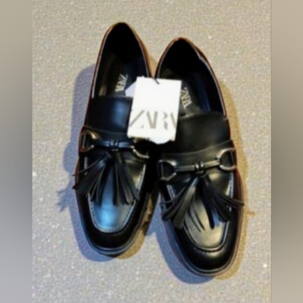 Zara Women's Black Leather Tassel Loafers